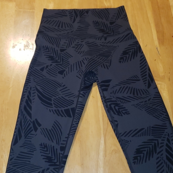 Aerie printed set chill. play. move - Picture 6 of 13